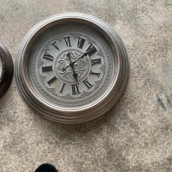 Clock - Picture 4 of 4